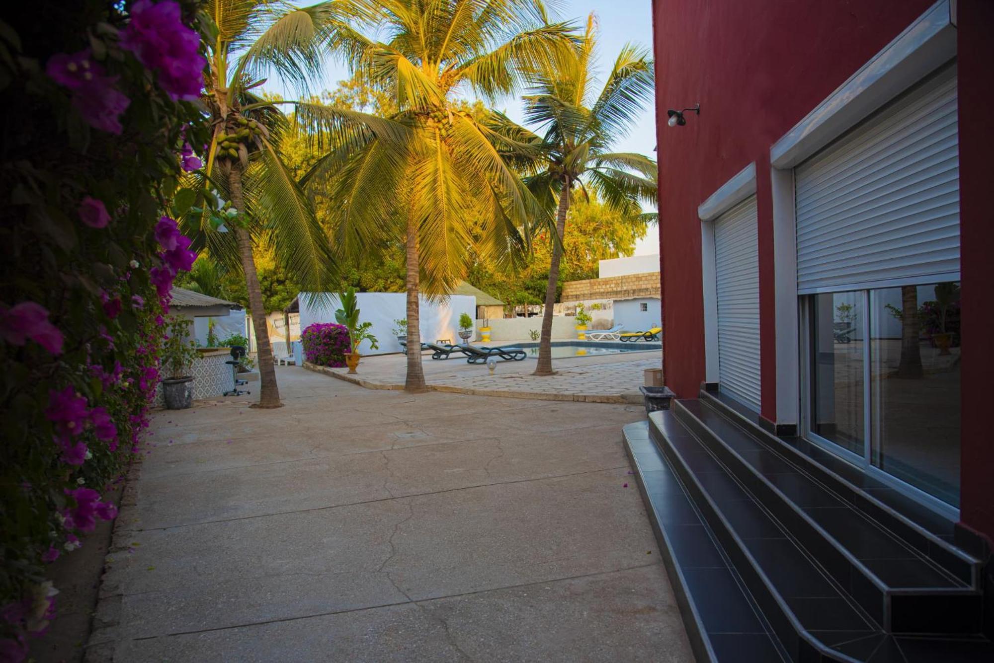 Chambres D'Hotes Villa Luciana Saly Екстериор снимка