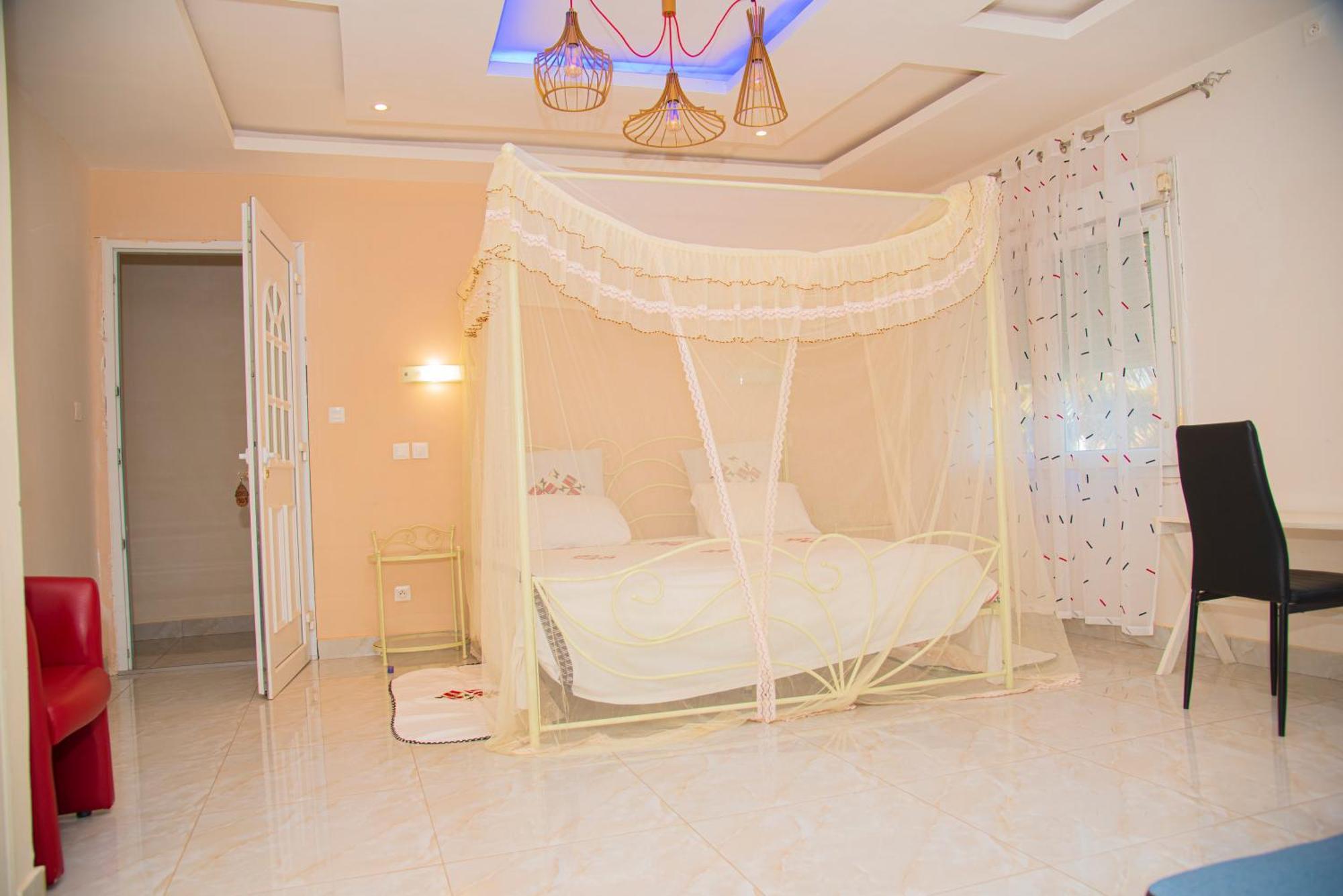Chambres D'Hotes Villa Luciana Saly Екстериор снимка
